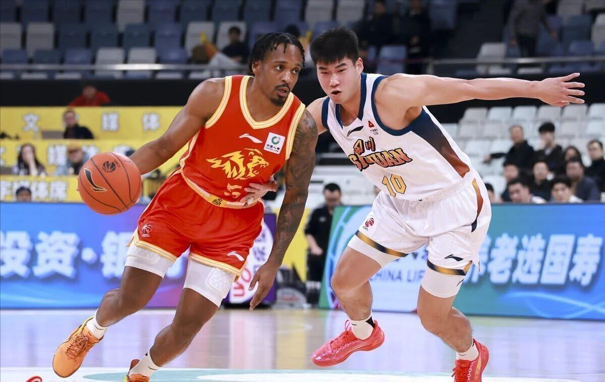 如意体育app-得不偿失！北控23分输广厦，朱松玮反击摔到腰，胡金秋狂砍22+7